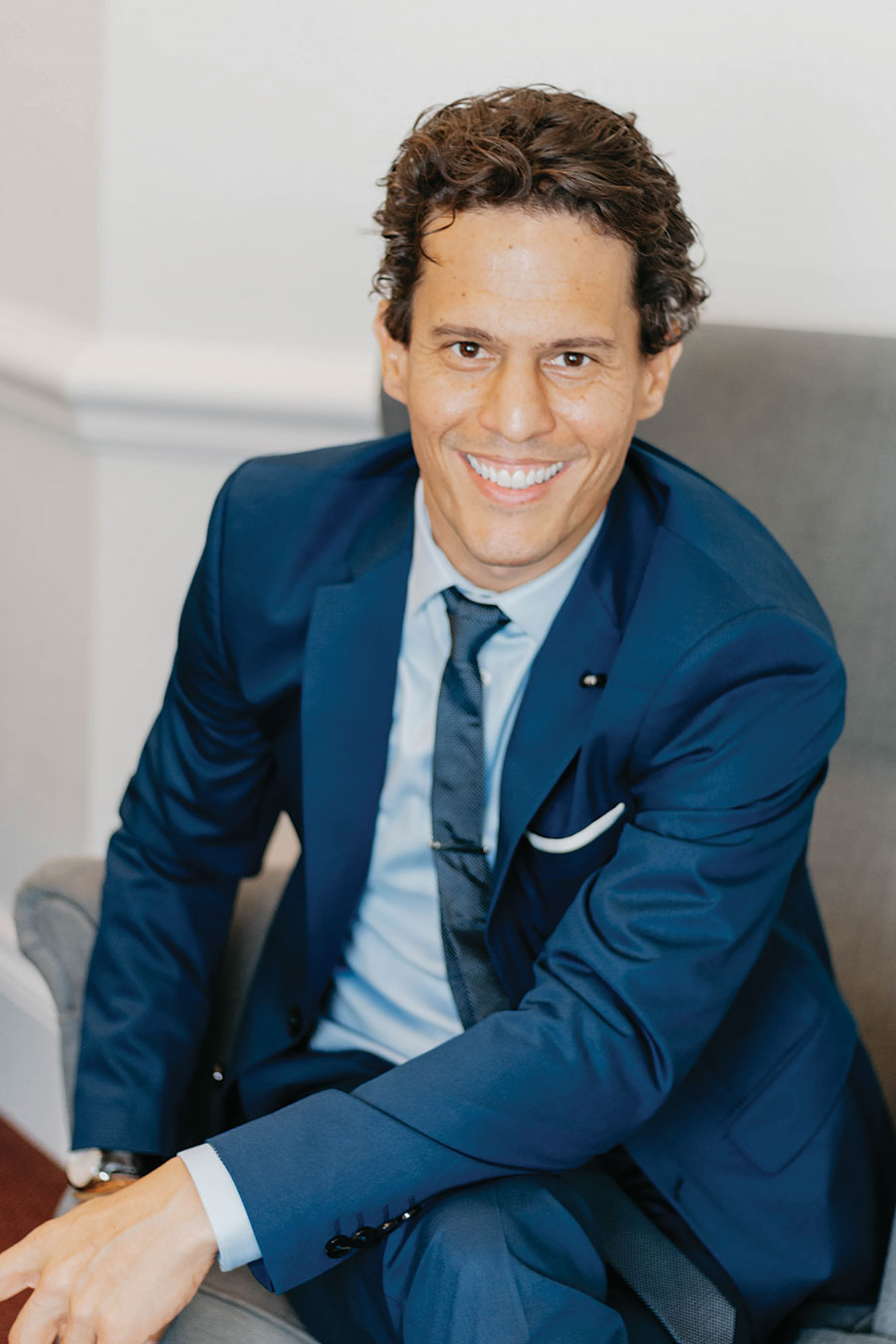 A natural-looking smile makeover by Dr. Roberto Macedo